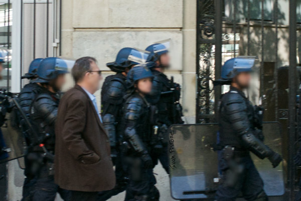 17 - Le cortège perturbé par les casseurs, 2022 - 1er-Mai 2022 - © 2022. Ivan Pistone. All Rights Reserved